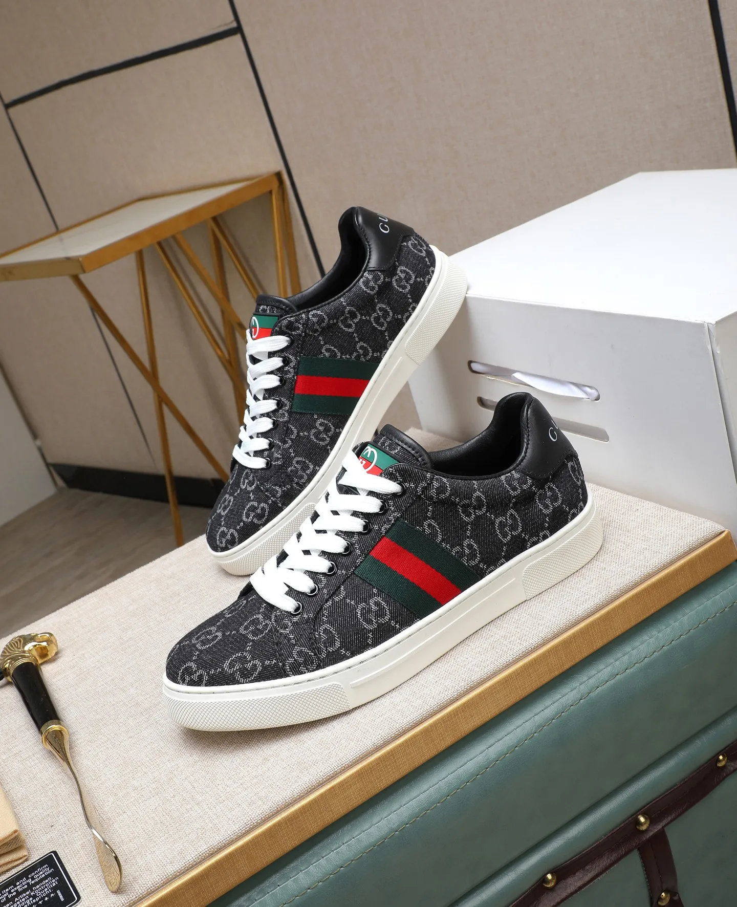 Men's shoes 💰420 GUCCI🔍🔍The latest model is available at the counter simultaneously. Original calfskin imported from Italy, genuine leather lining, (high-end, extravagant and classy) with exquisite workmanship. Sole: Original sole provided by the original factory. ⚠Exclusive double-layer movable molded sole is super comfortable⚠. Photographed in real life. 🎬The real thing is better. 🔍🔍"High quality·Follow the order" code number 38-44